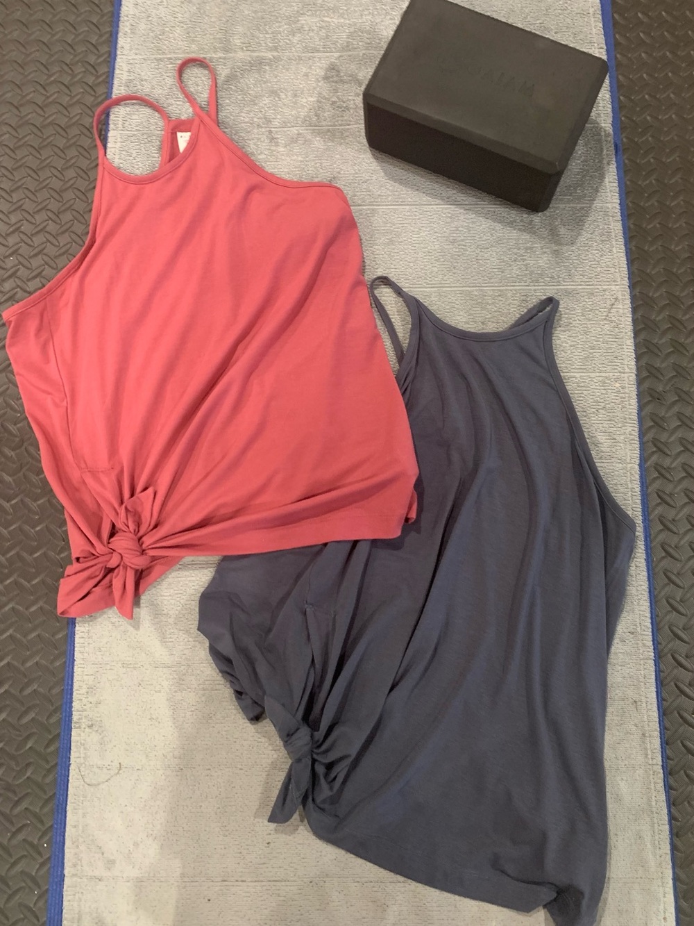 Athleta Strappy Halter Tank Bundle Blue + Berry Side Tie Yoga Tops Size L EUC